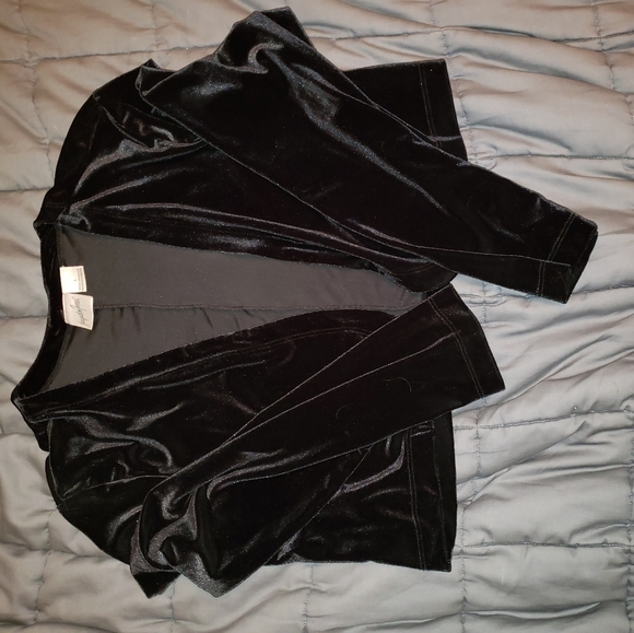 Jacqueline Ferrar Black Velvet Shrug - Picture 2 of 6